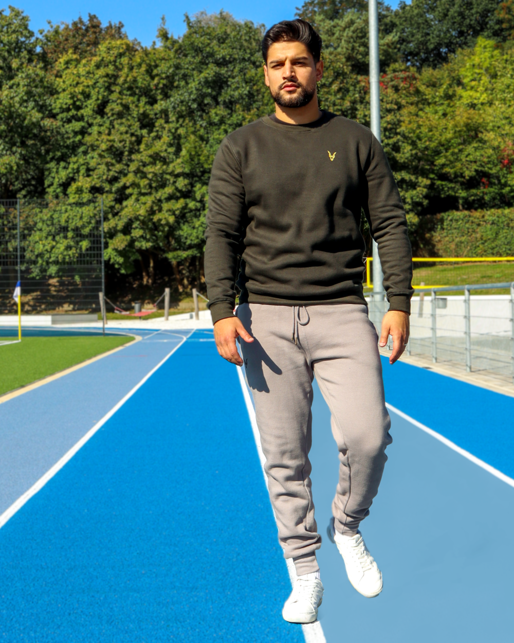 Pullover Grün Logo Rot/Gelb